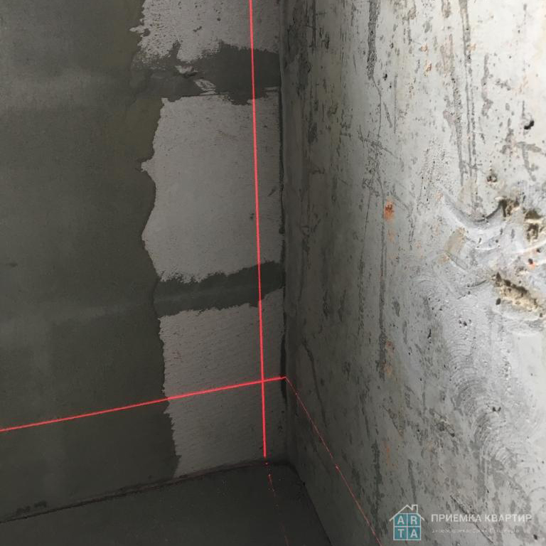 Отклонение стены по вертикали на 25 мм